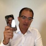 El CEO de Moderna predice que las personas recibirán vacunas contra el covid todos los años como «un iPhone»