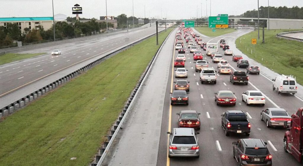 Según expertos, los vehículos eléctricos pueden presentar un problema importante durante las evacuaciones por desastres naturales