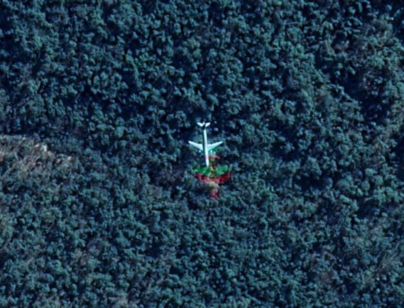 avion-estrellado-selva-tropical-1024x576