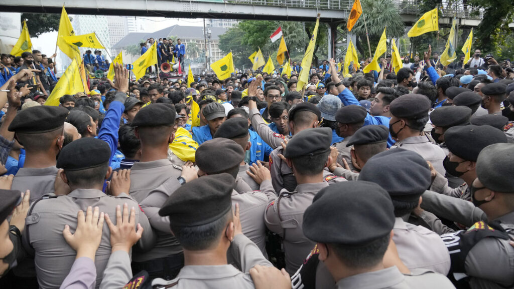 Estallan protestas en Indonesia tras la decisión del Gobierno de aumentar el precio de los combustibles