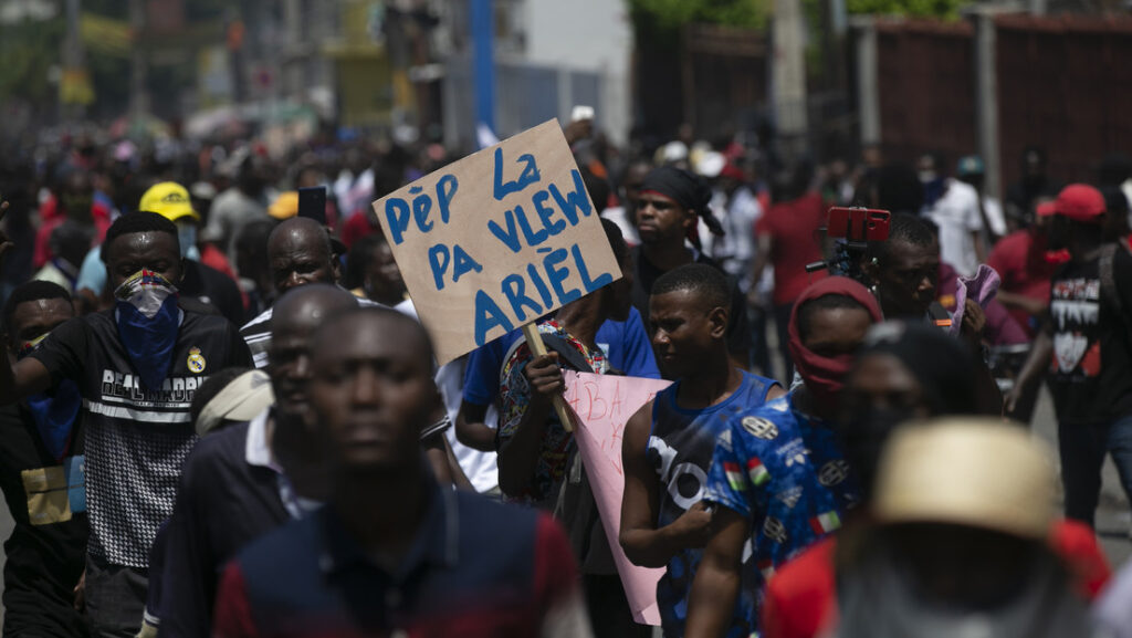 «Tenemos hambre»: Miles de haitianos protestan contra la inseguridad y la inflación