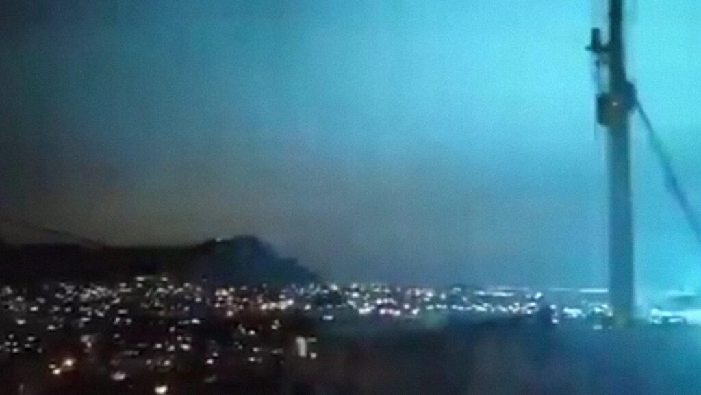 Se ilumina el cielo de México con ‘luces de terremoto’ durante el sismo de magnitud 6,9