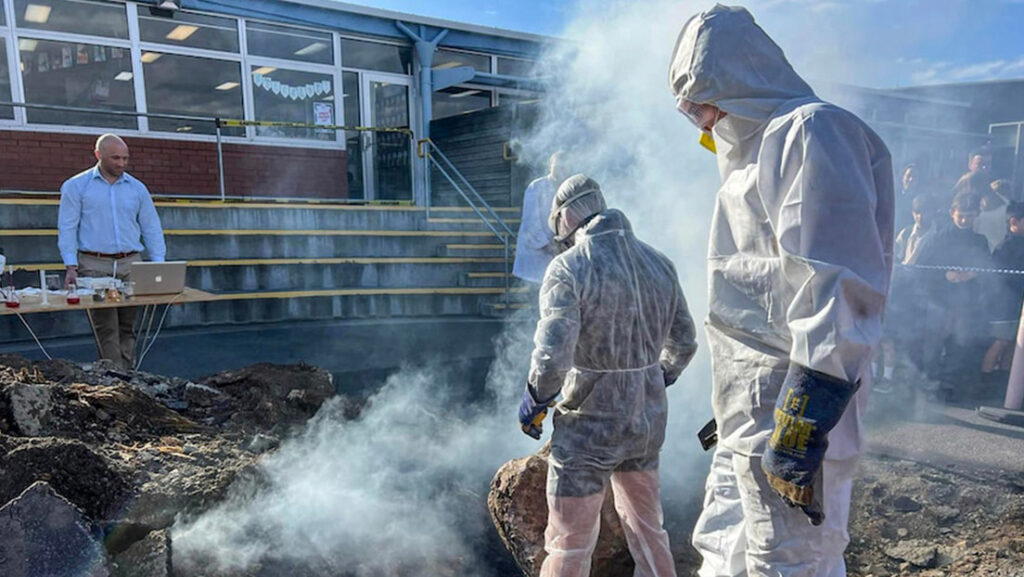 Un colegio simula el impacto de un meteorito y da de qué hablar en las redes sociales