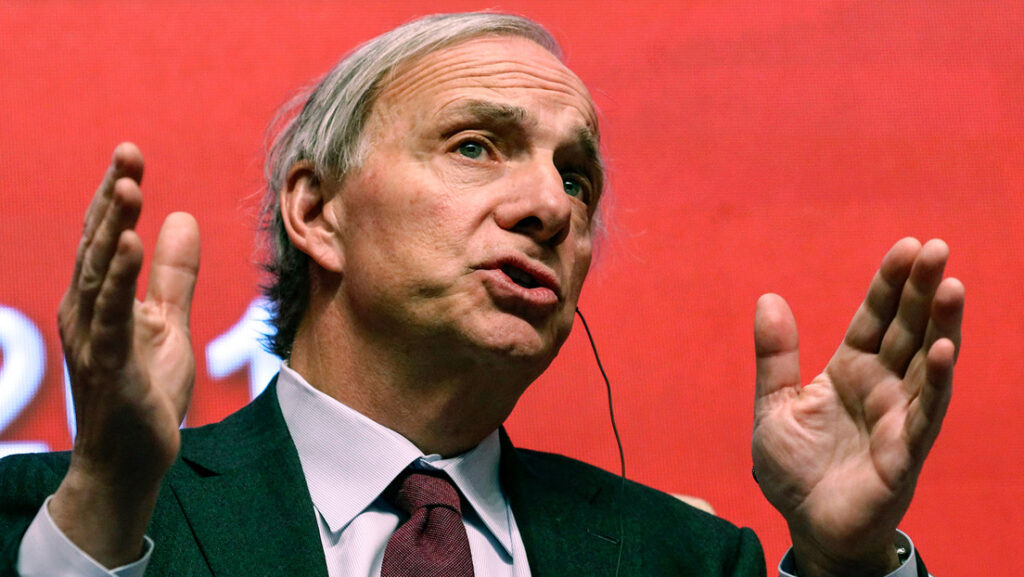 Ray Dalio arremete contra el Gobierno de Reino Unido por su «error fiscal»