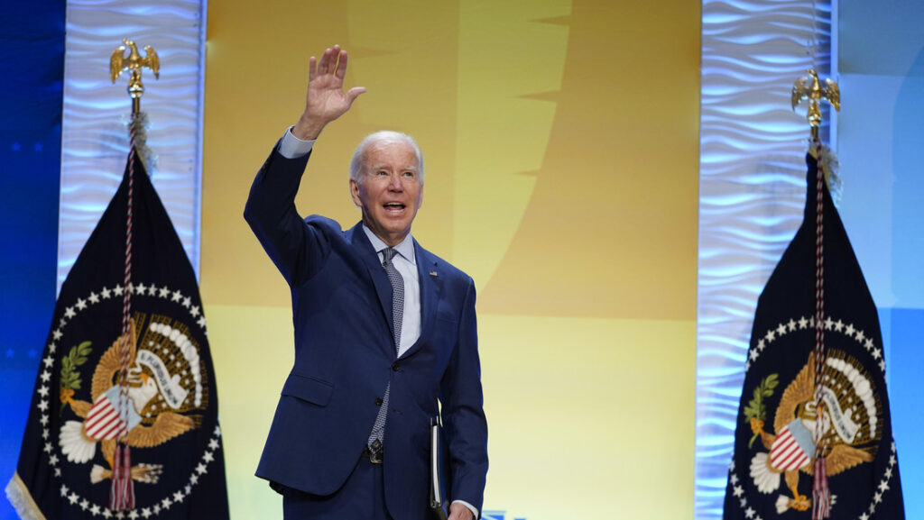 «¿Dónde está Jackie?»: Biden pregunta en un acto público por una congresista fallecida