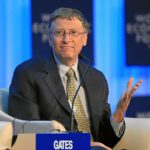 Bill Gates se jacta de ordenarle a Trump que no investigue los peligros de la vacuna contra el covid