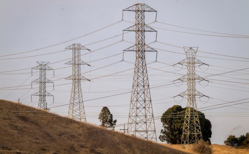 El pionero de la energía verde en California les dice a los residentes que reduzcan el uso de energía para evitar apagones