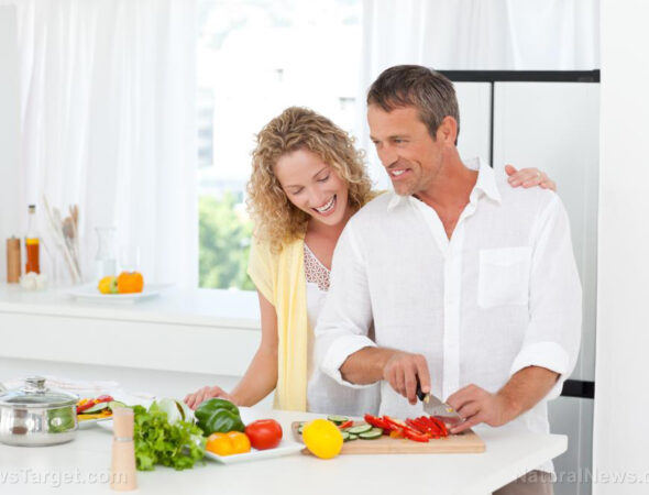 Couple-Cooking-Healthy-Man-Woman-Food-Vegetables