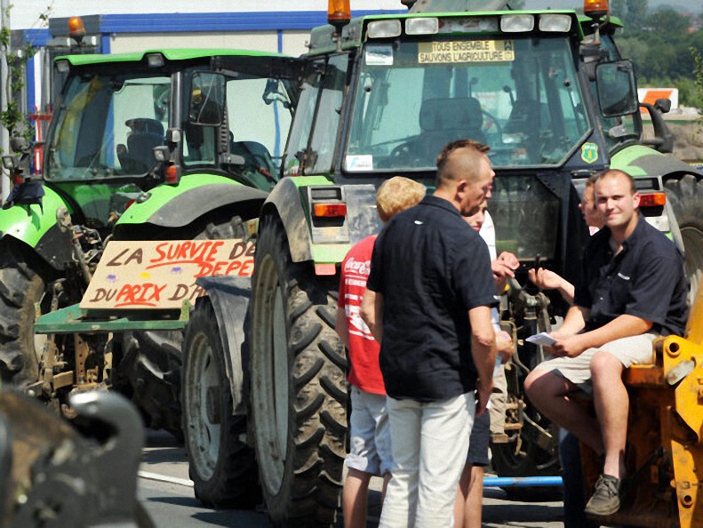 Los agricultores belgas intentan asaltar el ayuntamiento por el plan ecológico de la UE que les dejaría sin trabajo