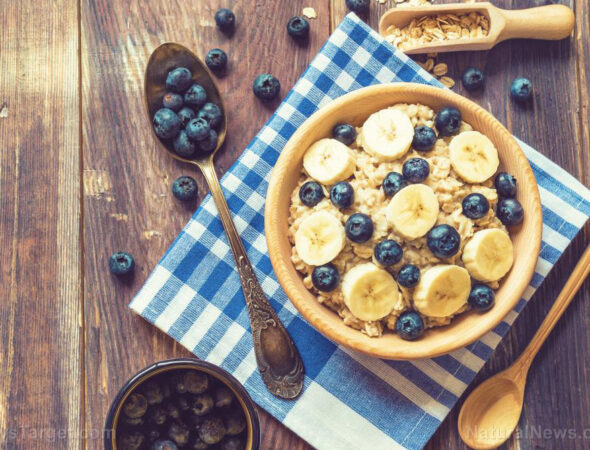 Oatmeal-Blueberries-Banana-Wooden-Bowl