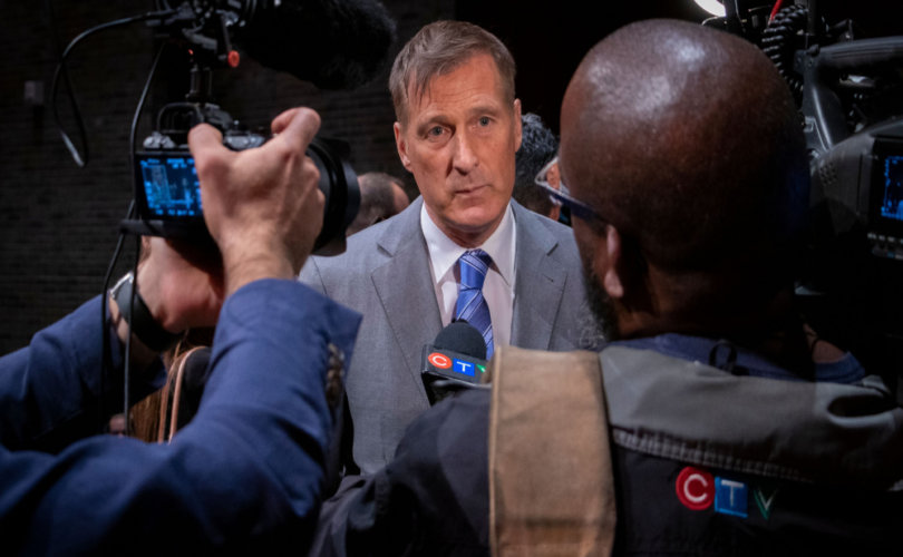 Maxime Bernier cuestiona el ‘fraude’ de continuar con las inyecciones contra el Covid en Canadá después de que Dinamarca retrocede