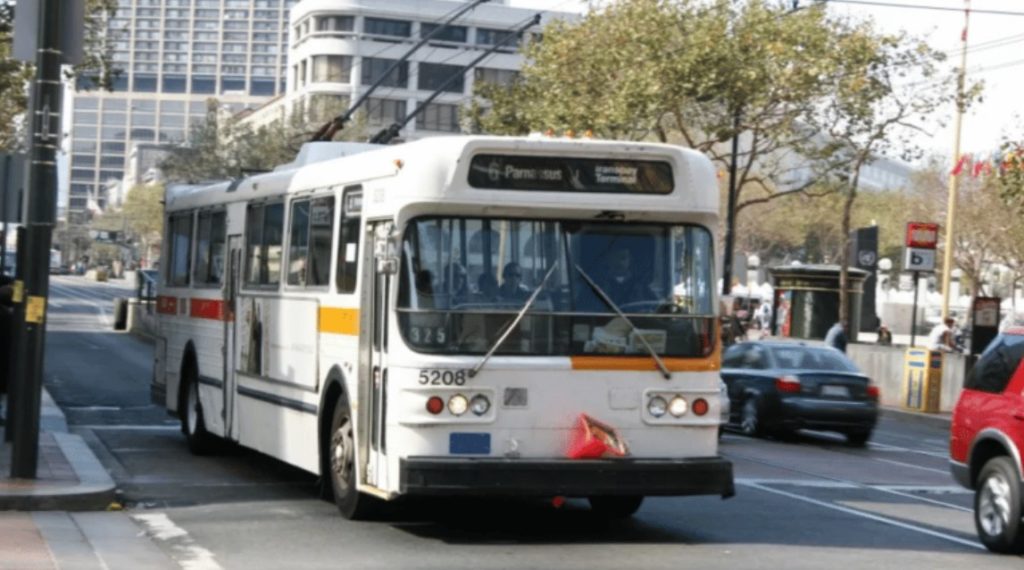 EEUU – ¿No podemos oírte? Autobuses públicos en todo el país agregan micrófonos en silencio para grabar las conversaciones de los pasajeros