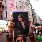 Al menos 7 muertos en Irán a medida que crecen las protestas contra el hiyab