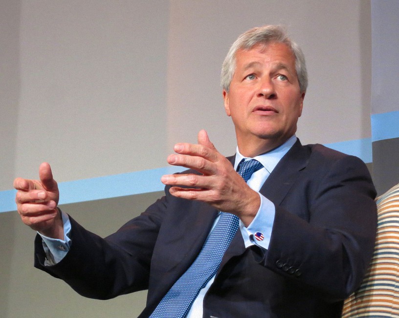 CEO de JPMorgan: vetar proyectos de combustibles fósiles enviaría a EE. UU. a una espiral de muerte