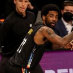 La estrella de la NBA, Kyrie Irving, llama a los mandatos de COVID ‘una de las mayores violaciones de los derechos humanos en la historia’