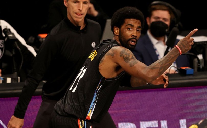 La estrella de la NBA, Kyrie Irving, llama a los mandatos de COVID ‘una de las mayores violaciones de los derechos humanos en la historia’