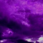 Misteriosa nube de color purpura aparece sobre una ciudad en Chile