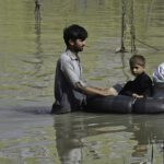 Un tercio de Pakistán está bajo el agua mientras las lluvias monzónicas crean una crisis de «proporciones inimaginables»