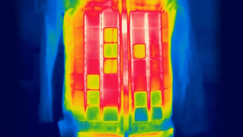 Muestran la primera chaqueta del mundo invisible a las cámaras infrarrojas