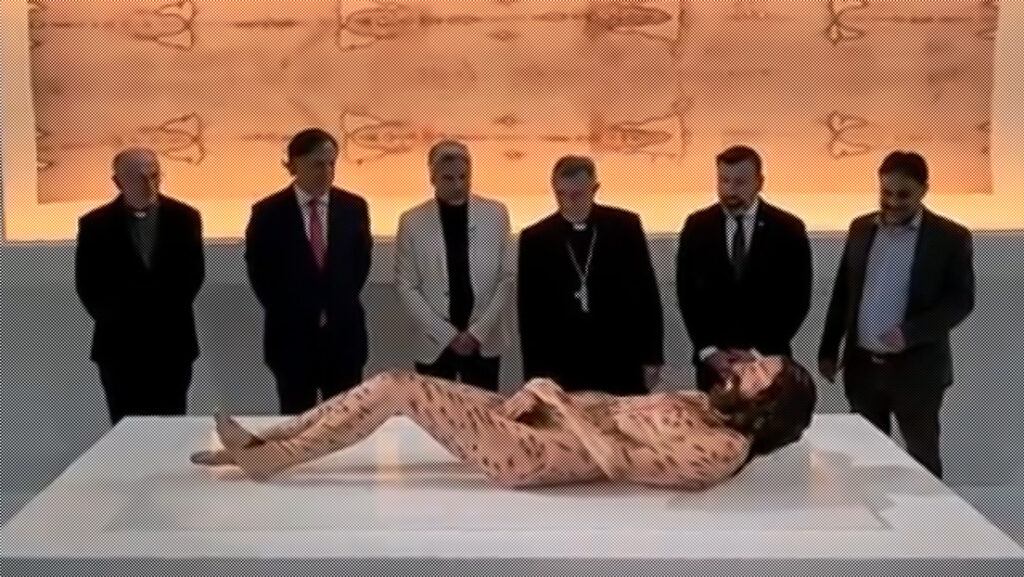 Un modelo hiperrealista de Jesucristo es puesto en exhibición en España