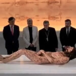 Un modelo hiperrealista de Jesucristo es puesto en exhibición en España