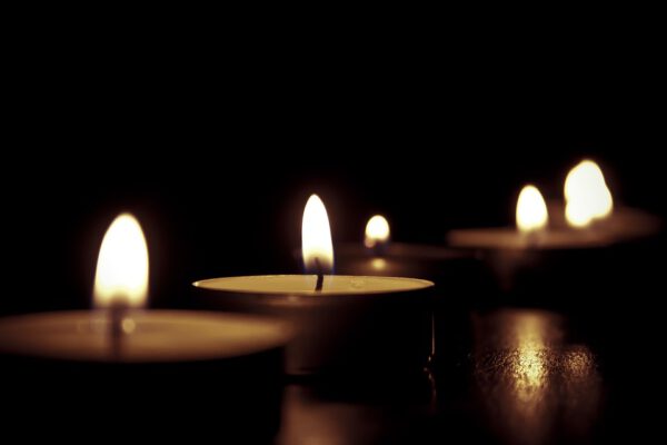 candles-209157_960_720