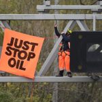 Policía del Reino Unido arresta a reporteros por cubrir los disturbios domésticos de los activistas climáticos de ‘Just Stop Oil’