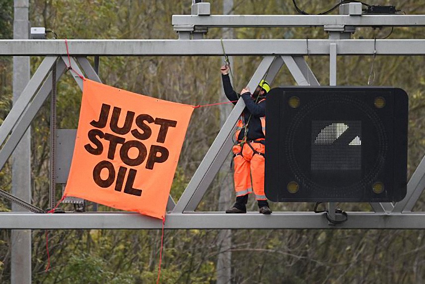 Policía del Reino Unido arresta a reporteros por cubrir los disturbios domésticos de los activistas climáticos de ‘Just Stop Oil’