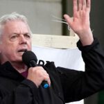 El autor de la conspiración David Icke expulsado de la UE, etiquetado como «terrorista»