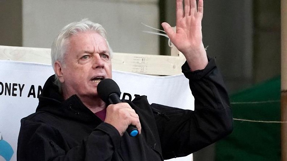 El autor de la conspiración David Icke expulsado de la UE, etiquetado como «terrorista»