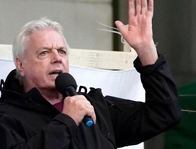 David Icke: La Élite busca transformar el ser humano biológico en sintético