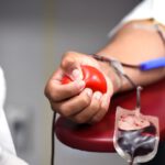 Un servicio de donación de sangre sin fines de lucro comienza a unir pacientes no vacunados contra el Covid con donantes