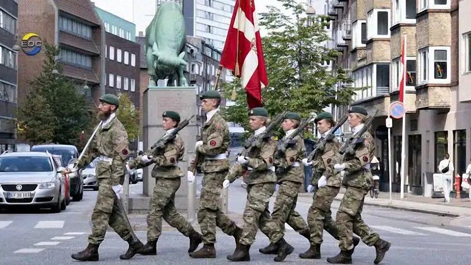 Dinamarca podría introducir el servicio militar obligatorio para las mujeres