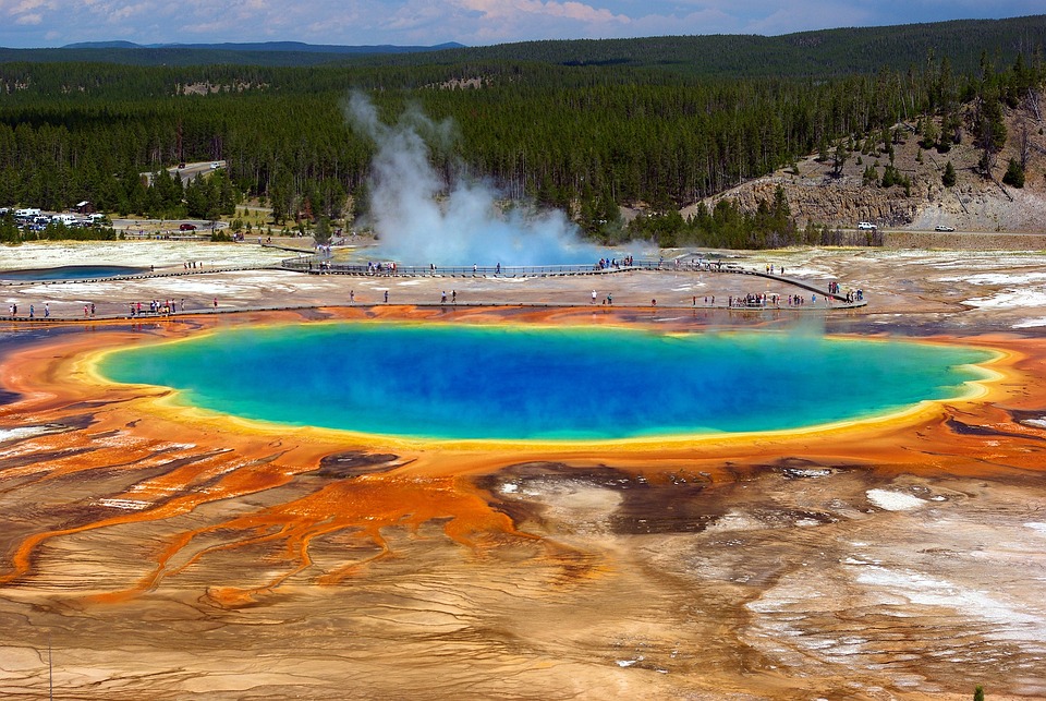 Científicos descubren algo extraño debajo de yellowstone