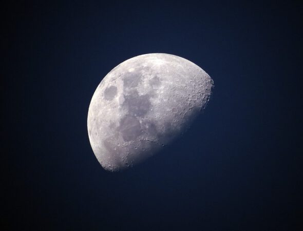 moon-1527501_960_720