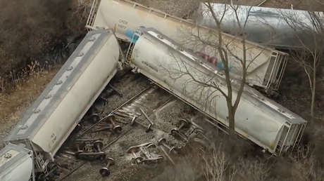 Un tren de carga descarrila en las afueras de Detroit, en EE.UU.