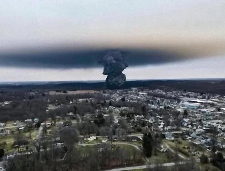 Abogado del 11-S advierte que la nube tóxica en Ohio podría provocar una “explosión de cánceres”