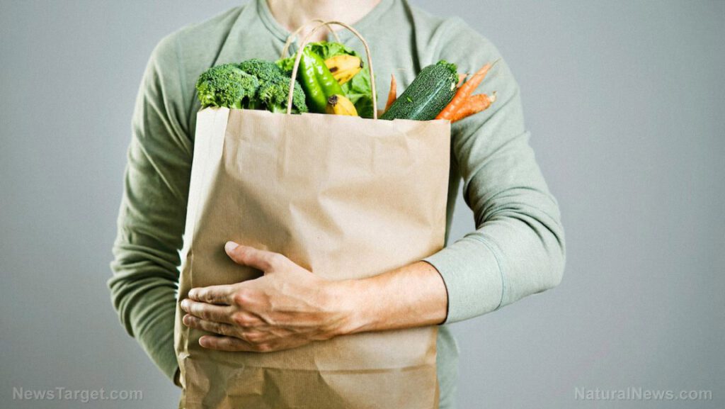 Cenas de basura: Los británicos ahora buscan alimentos caducados para consumir mientras se enfrentan al aumento meteórico de los precios de los alimentos