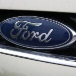 Ford se hunde después de detener la producción y los envíos de su F-150 eléctrica por ‘problemas de batería’