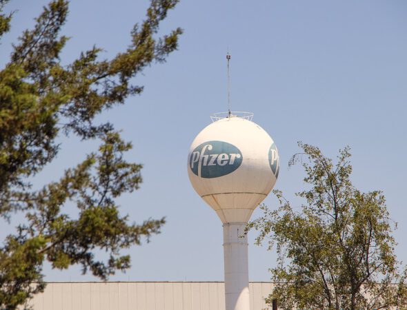 pfizer-6187021_960_720