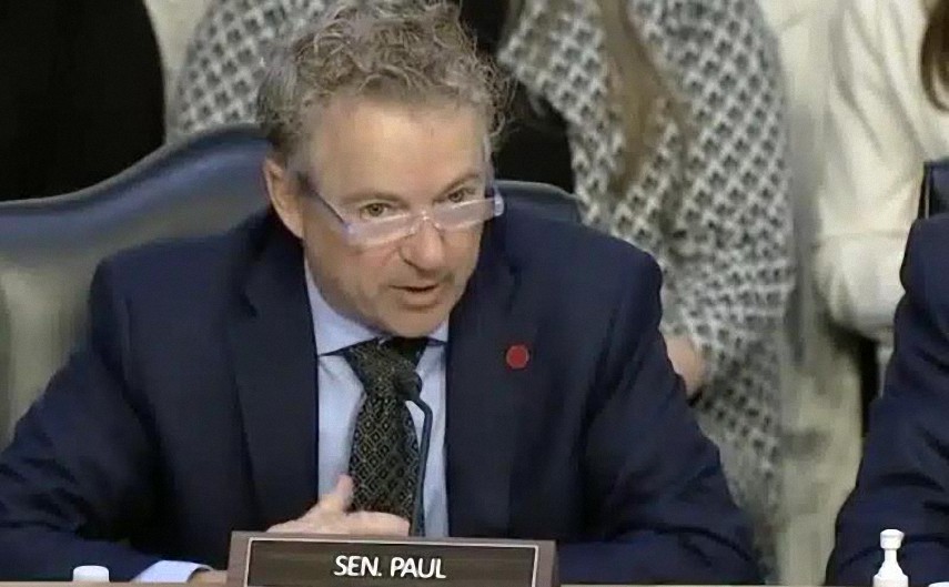 El CEO de Moderna se retuerce mientras el senador Rand Paul lo interroga sobre los riesgos de la vacuna Covid