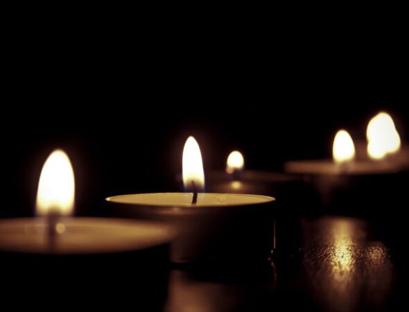 candles-209157_1280