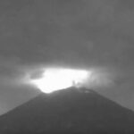 Misteriosos y escalofriantes aullidos se escuchan despues de una explosión en el Popocatépetl