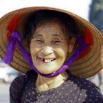 Ganan popularidad en Japón entrenamientos para aprender a sonreír