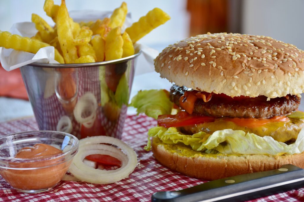 Colombia estrena un ambicioso impuesto a la comida chatarra para fomentar hábitos saludables