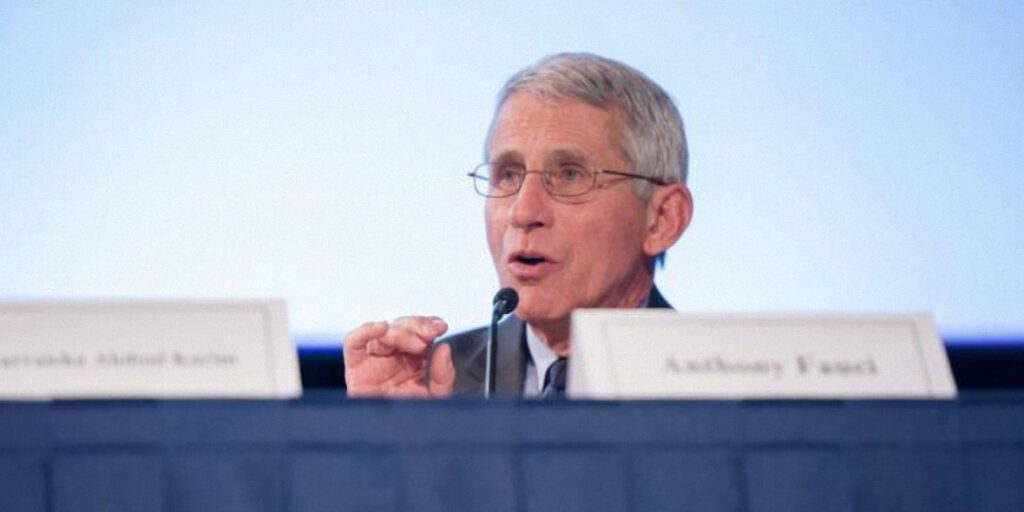 Fauci dice ahora que los estadounidenses deberían poder elegir si quieren vacunarse contra la Covid