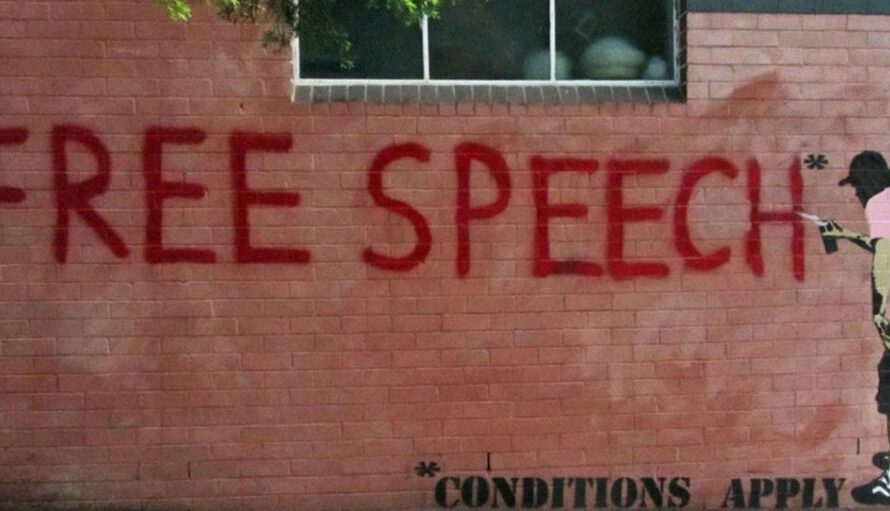 Dentro del plan de la ONU para controlar el discurso en línea