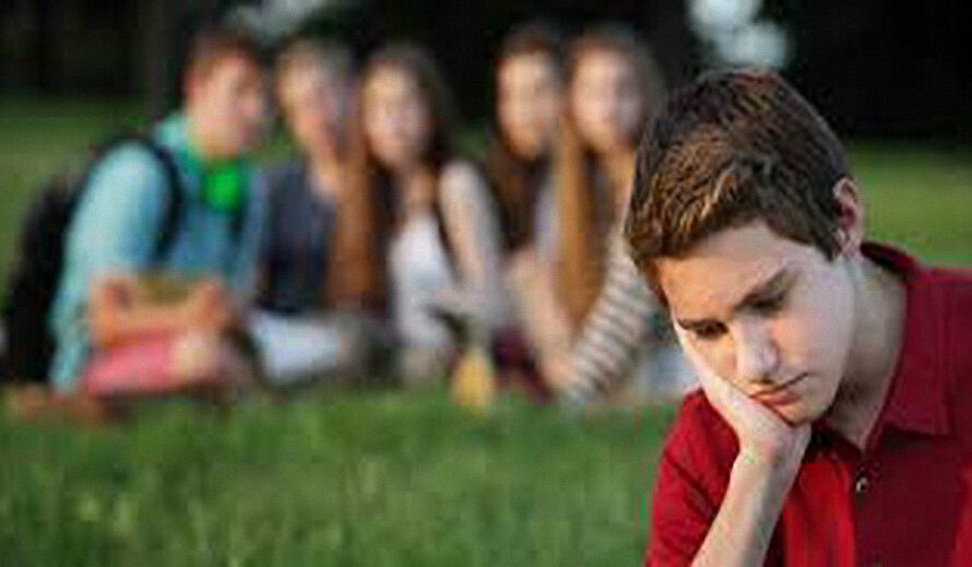 Por qué sentimos cuando alguien nos mira la espalda: el biólogo Rupert Sheldrake ofrece su teoría