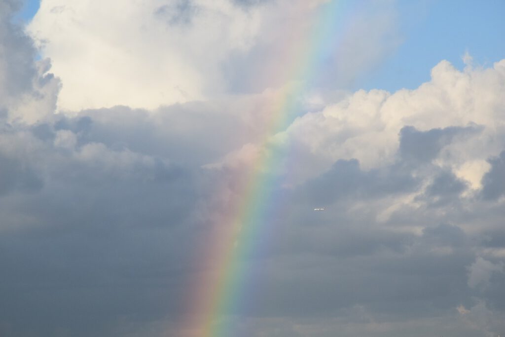 Nubes ‘arcoíris’ extremadamente raras colorean el cielo