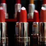 Revelan que los lápices labiales de Chanel, Armani y otras marcas contienen contaminantes metálicos